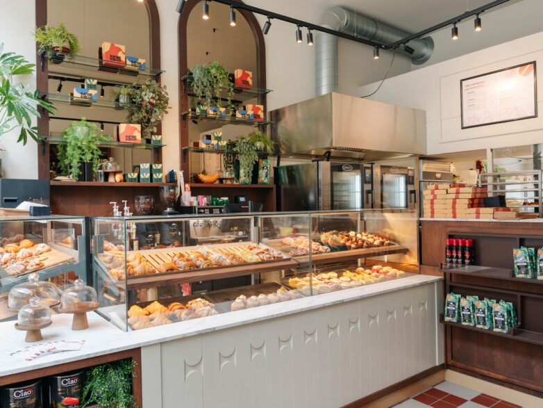 Savor&Nosh Patisserie & Deli Rotterdam